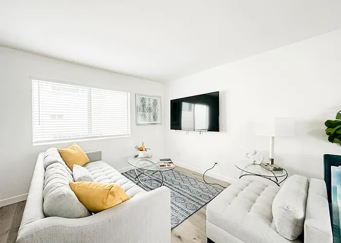 Charming 2-Br, 2-Story Home In Heart Of La - Br4