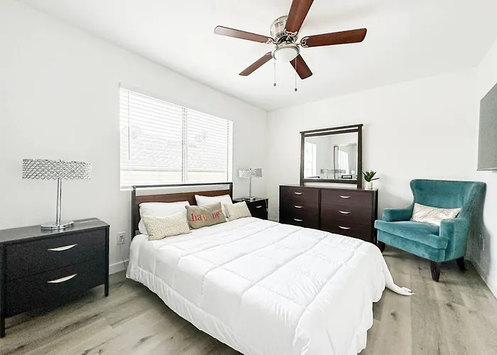 Charming 2-Br, 2-Story Home In Heart Of La - Br4